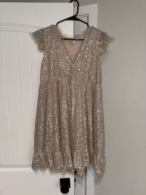 Sequin Ruffle-Sleeve Cocktail Dress in Champagne